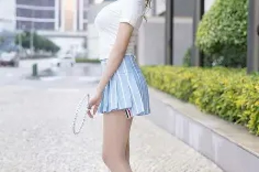 75岁的刘晓庆与网红王婆同台全程冷脸少互动被质疑是耍大牌！