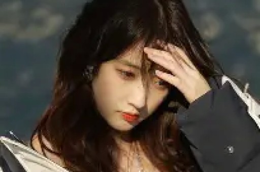 陪睡陪玩已过时！又一女星自曝潜规则当众被强吻、伸手进裤子