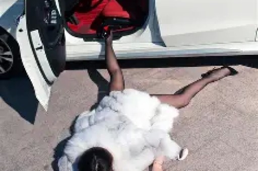 网红司晓迪直播骂白鹿素颜普通、媚男看不起人！评论区翻车连闺蜜都拆台蹭热度翻车最快的一次